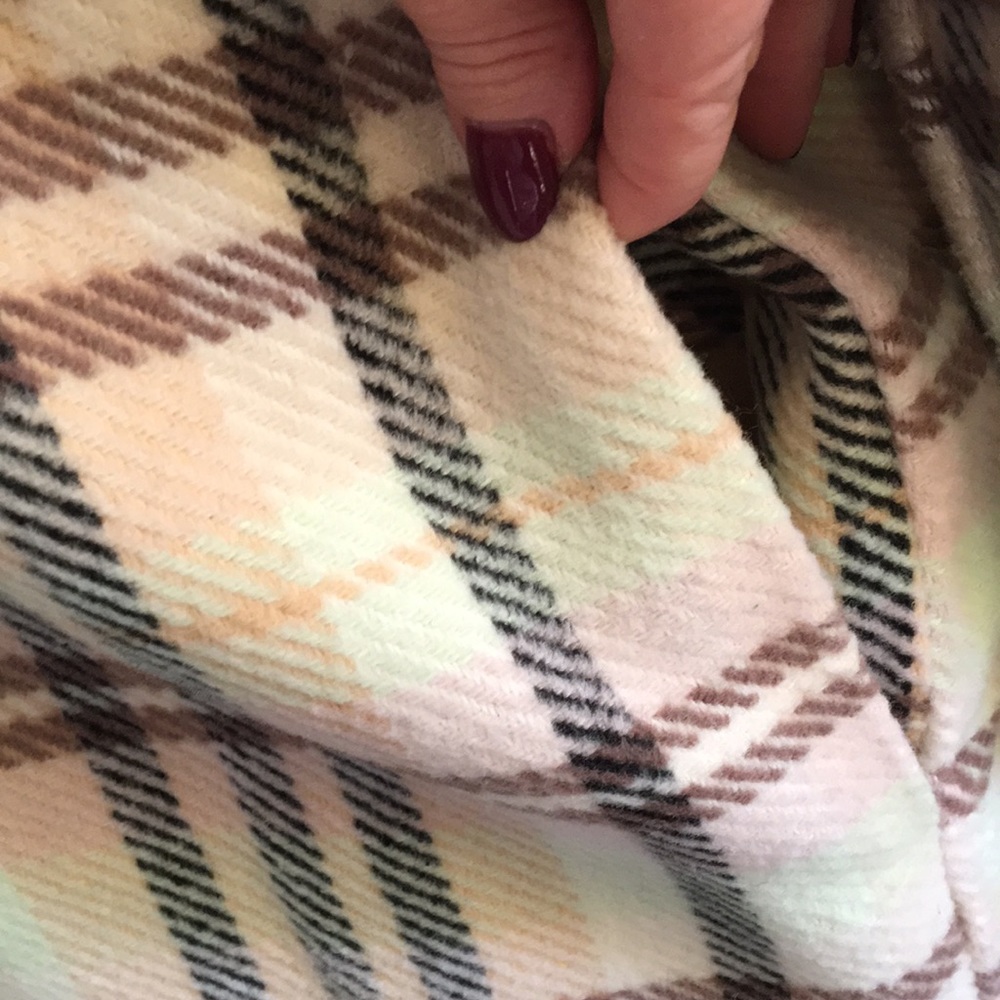 Universal Thread • Brushed Fleece Oversized Plaid Shacket Jacket with Pockets! - Picture 13 of 16